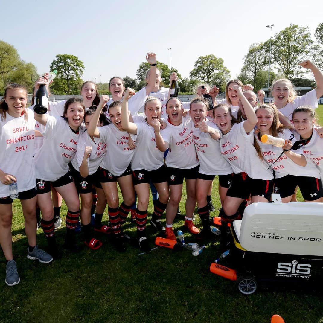 サウサンプトンFCさんのインスタグラム写真 - (サウサンプトンFCInstagram)「💯 CHAMPIONS. UNDEFEATED. Send your congratulations to #SaintsFC Women who completed a PERFECT season today! 🏆↔️」4月22日 1時26分 - southamptonfc