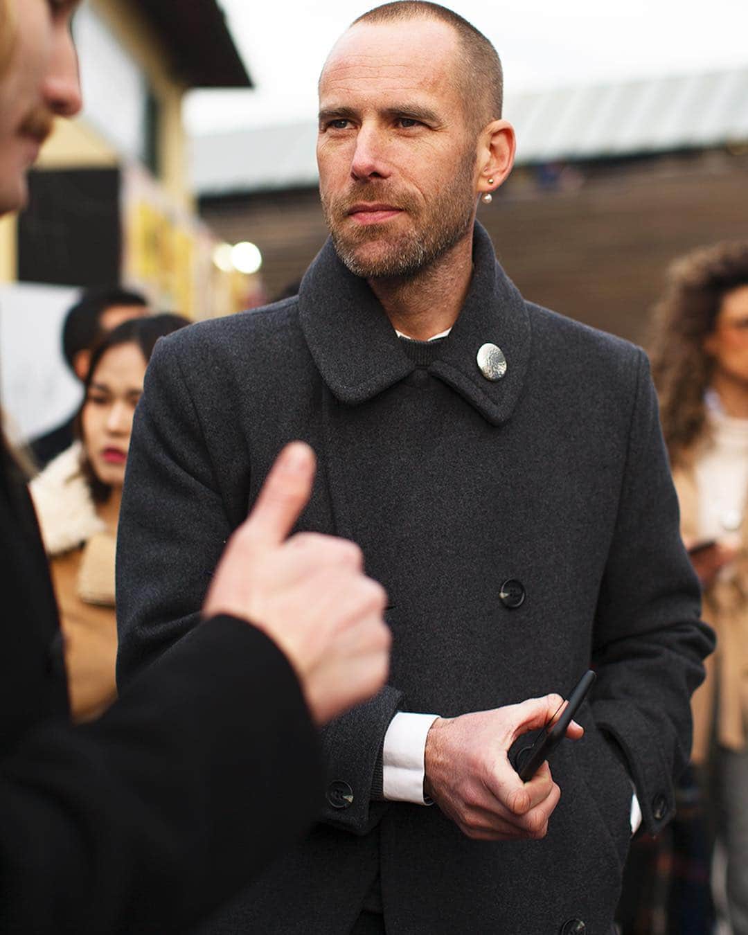スコット・シューマンのインスタグラム：「A well accessorized young man at Pitti Uomo, Florence」