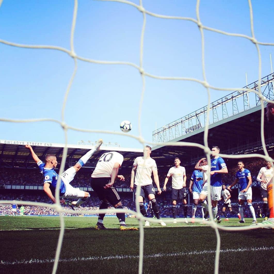 FIFAワールドカップさんのインスタグラム写真 - (FIFAワールドカップInstagram)「✂️⚽️💥 A scissor-kick from @richarlison was among the goals as @Everton recorded a dominant 4-0 victory over @manchesterunited to cap a memorable Easter Sunday for the Toffees at Goodison Park.」4月22日 1時33分 - fifaworldcup