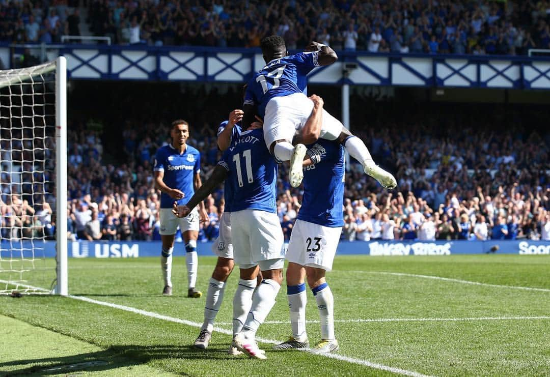 アンドレ・ゴメスさんのインスタグラム写真 - (アンドレ・ゴメスInstagram)「🔵 We dreamed it together, we achieved it together! Simply amazing 👊🏻 #GoToffees #COYB #Everton」4月22日 1時36分 - aftgomes21