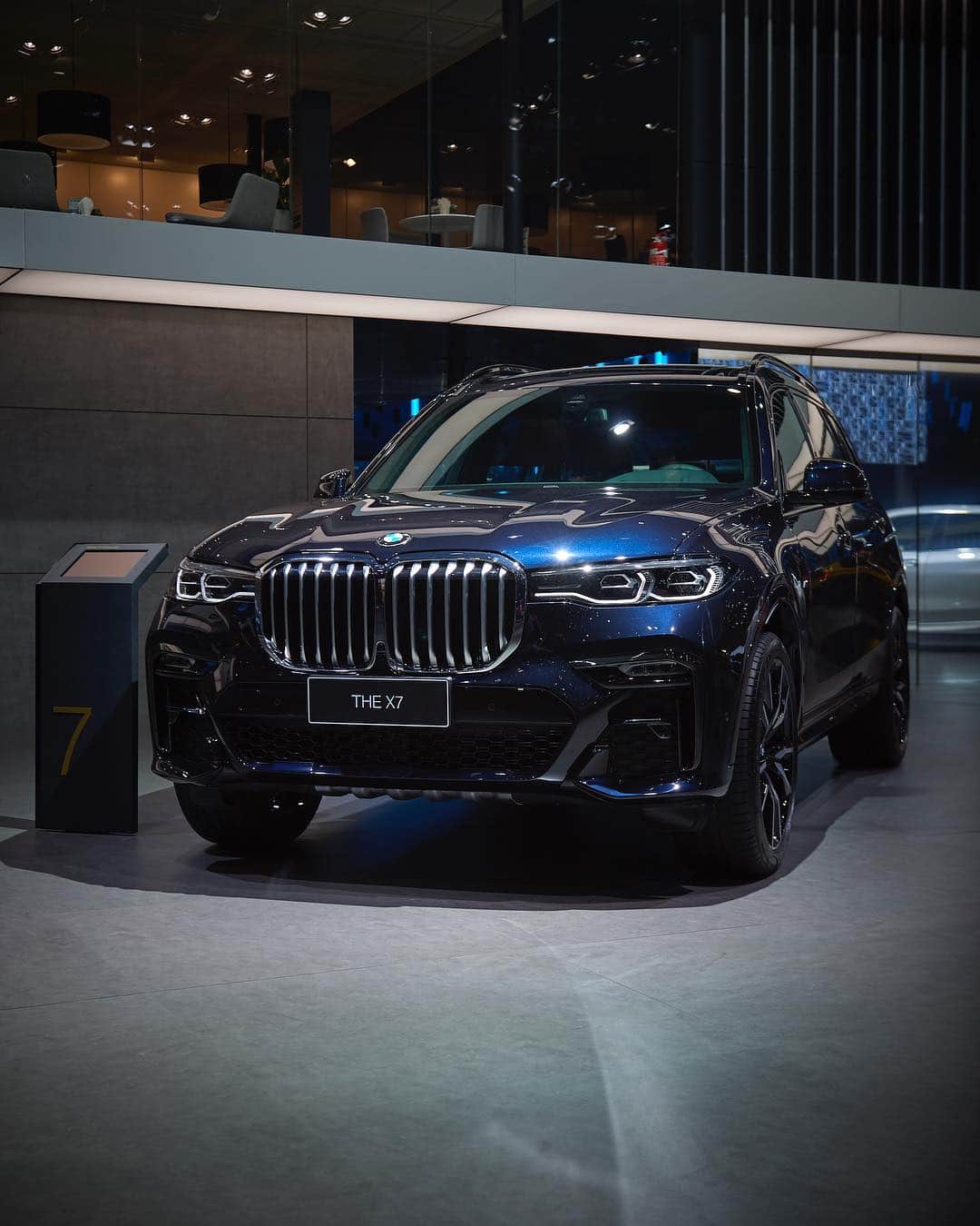 BMWさんのインスタグラム写真 - (BMWInstagram)「Ready for a luxury experience. THE X7. #X7 #THEX7 #AutoShanghai __ BMW X7 xDrive40i: Fuel consumption in l/100 km (combined): 9.0 - 8.7. CO2 emissions in g/km (combined): 205 - 198. The values of fuel consumptions, CO2 emissions and energy consumptions shown were determined according to the European Regulation (EC) 715/2007 in the version applicable at the time of type approval. The figures refer to a vehicle with basic configuration in Germany and the range shown considers optional equipment and the different size of wheels and tires available on the selected model. The values of the vehicles are already based on the new WLTP regulation and are translated back into NEDC-equivalent values in order to ensure the comparison between the vehicles. [With respect to these vehicles, for vehicle related taxes or other duties based (at least inter alia) on CO2-emissions the CO2 values may differ to the values stated here.] The CO2 efficiency specifications are determined according to Directive 1999/94/EC and the European Regulation in its current version applicable. The values shown are based on the fuel consumption, CO2 values and energy consumptions according to the NEDC cycle for the classification. For further information about the official fuel consumption and the specific CO2 emission of new passenger cars can be taken out of the „handbook of fuel consumption, the CO2 emission and power consumption of new passenger cars“, which is available at all selling points and at https://www.dat.de/angebote/verlagsprodukte/leitfaden-kraftstoffverbrauch.html.」4月22日 1時41分 - bmw