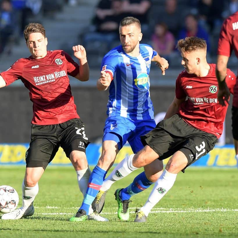 ヘルタ・ベルリンさんのインスタグラム写真 - (ヘルタ・ベルリンInstagram)「Durchbeißen! 👊🏼 #bundesliga #halbzeit #spieltag #matchday #fight #bsch96 #hahohe #herthabsc」4月22日 1時58分 - herthabsc