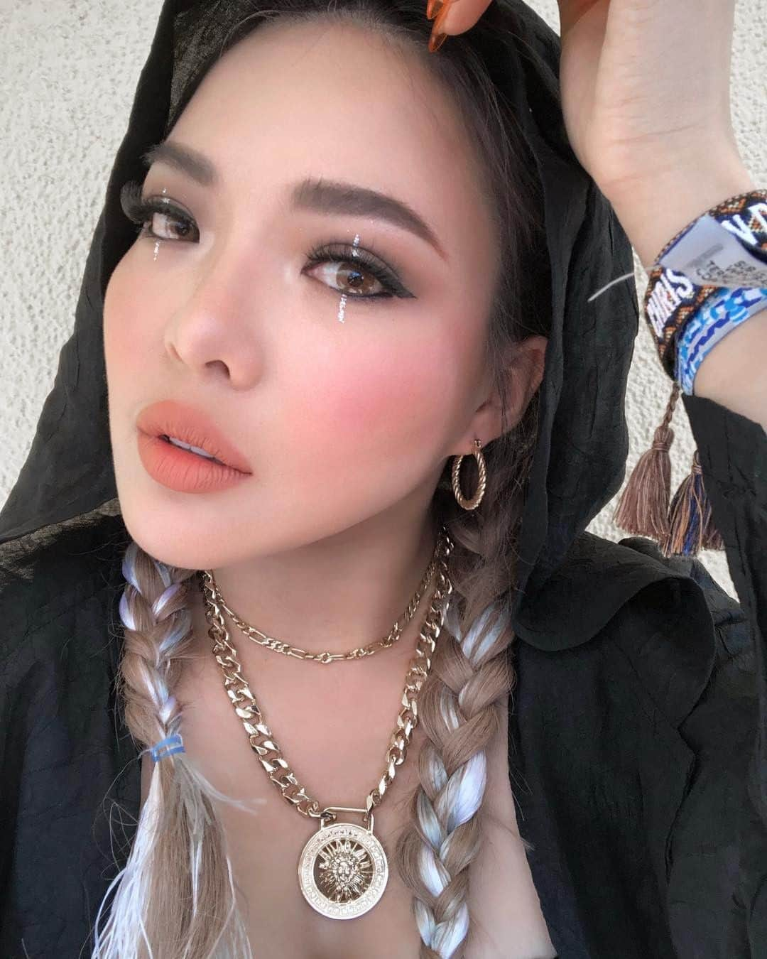 NYX Cosmeticsさんのインスタグラム写真 - (NYX CosmeticsInstagram)「@nobluk adds some sparkle to her festival #MOTD with our Glitter Goals Liquid Eyeliner in 'Diamond Dust' ✨ Available exclusively at @ultabeauty 💫 | #nyxcosmeticscoachella #nyxcosmetics」4月22日 1時59分 - nyxcosmetics