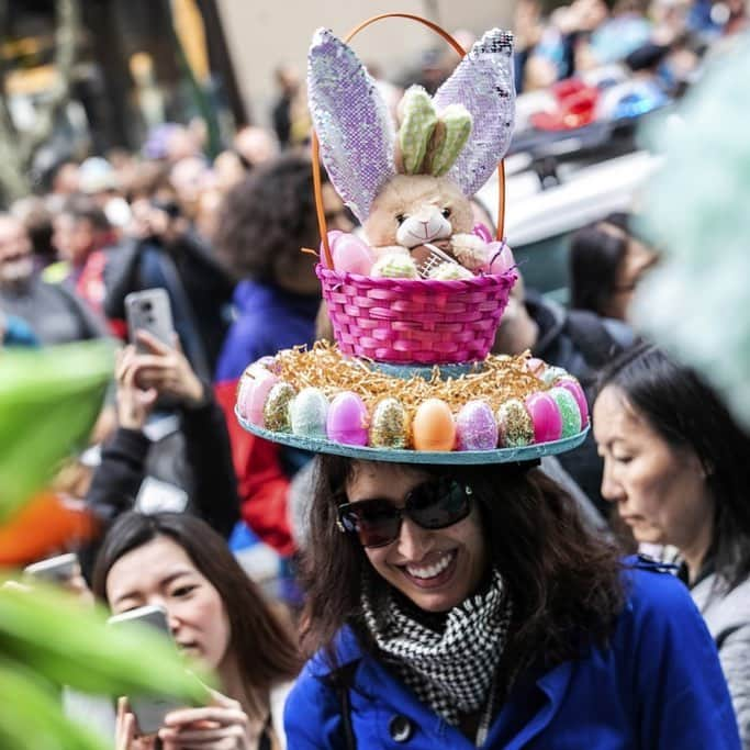 NBC Newsさんのインスタグラム写真 - (NBC NewsInstagram)「Participants wearing costumes and hats march during the #Easter Parade and Bonnet Festival on Sunday in #NewYork. . 📷 @jeenahmoon / @apnews」4月22日 2時03分 - nbcnews