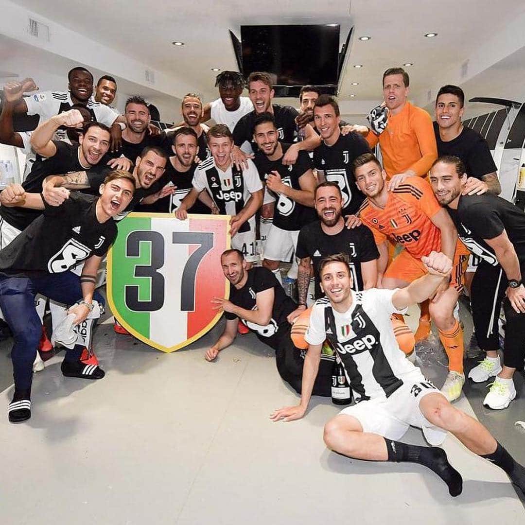 ロドリゴ・ベンタンクールのインスタグラム：「🤙🔝🇺🇾🥇🏆」
