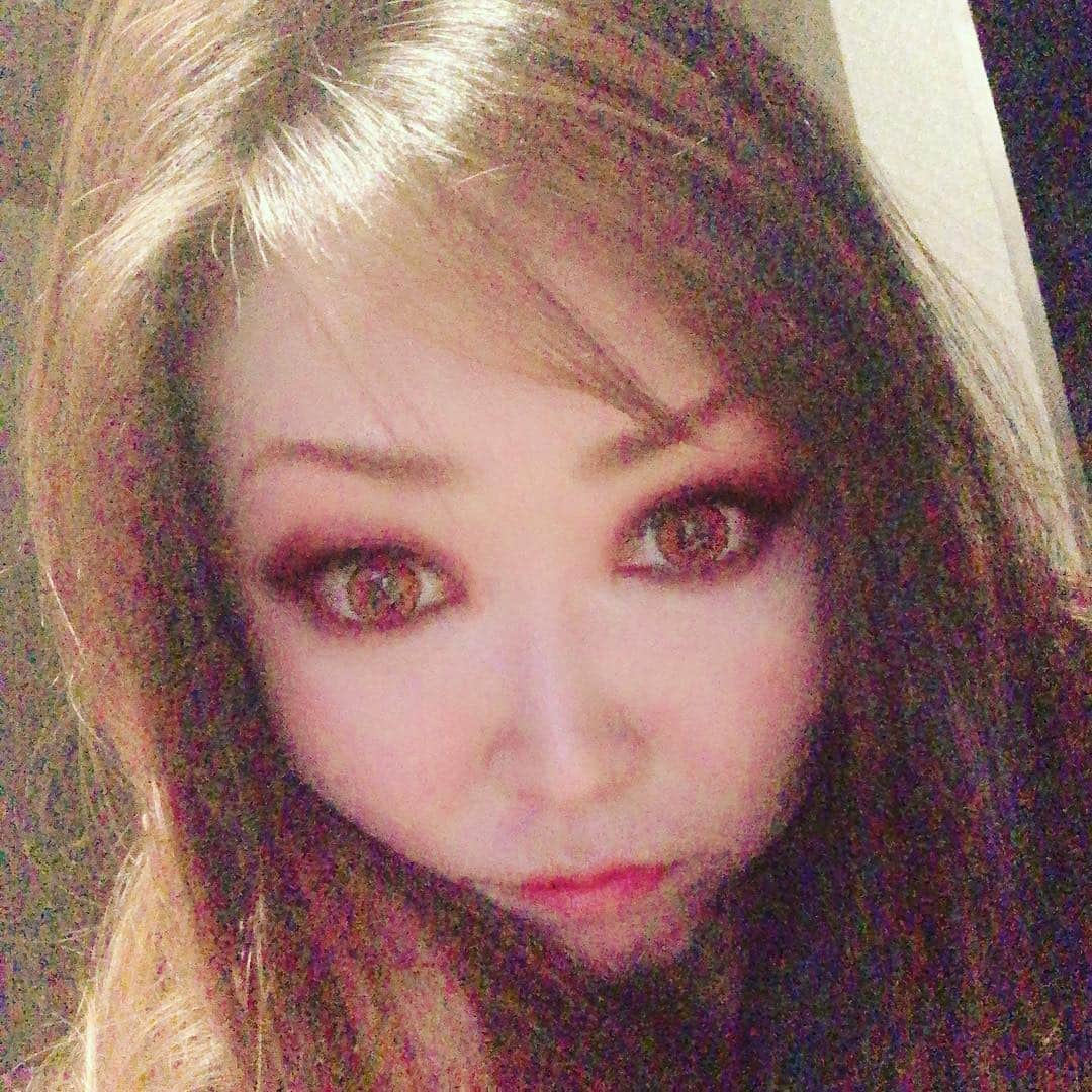 有奈めぐみさんのインスタグラム写真 - (有奈めぐみInstagram)「映画やドラマ1日1本、もしくは読書、それが趣味なんだけど、少し体調が悪くてあまり長い時間読めない日々で、持っている、容疑者Xの献身、真夏の方程式、隣の怪物くん、ハナミズキ、今日は邦画映画day #av  #風俗嬢  #40歳  #熟女  #もうすぐ  #41歳  #映画鑑賞  #day  #容疑者xの献身  #真夏の方程式  #隣の怪物くん  #ハナミズキ  #映画好き」4月22日 2時10分 - arina_megu