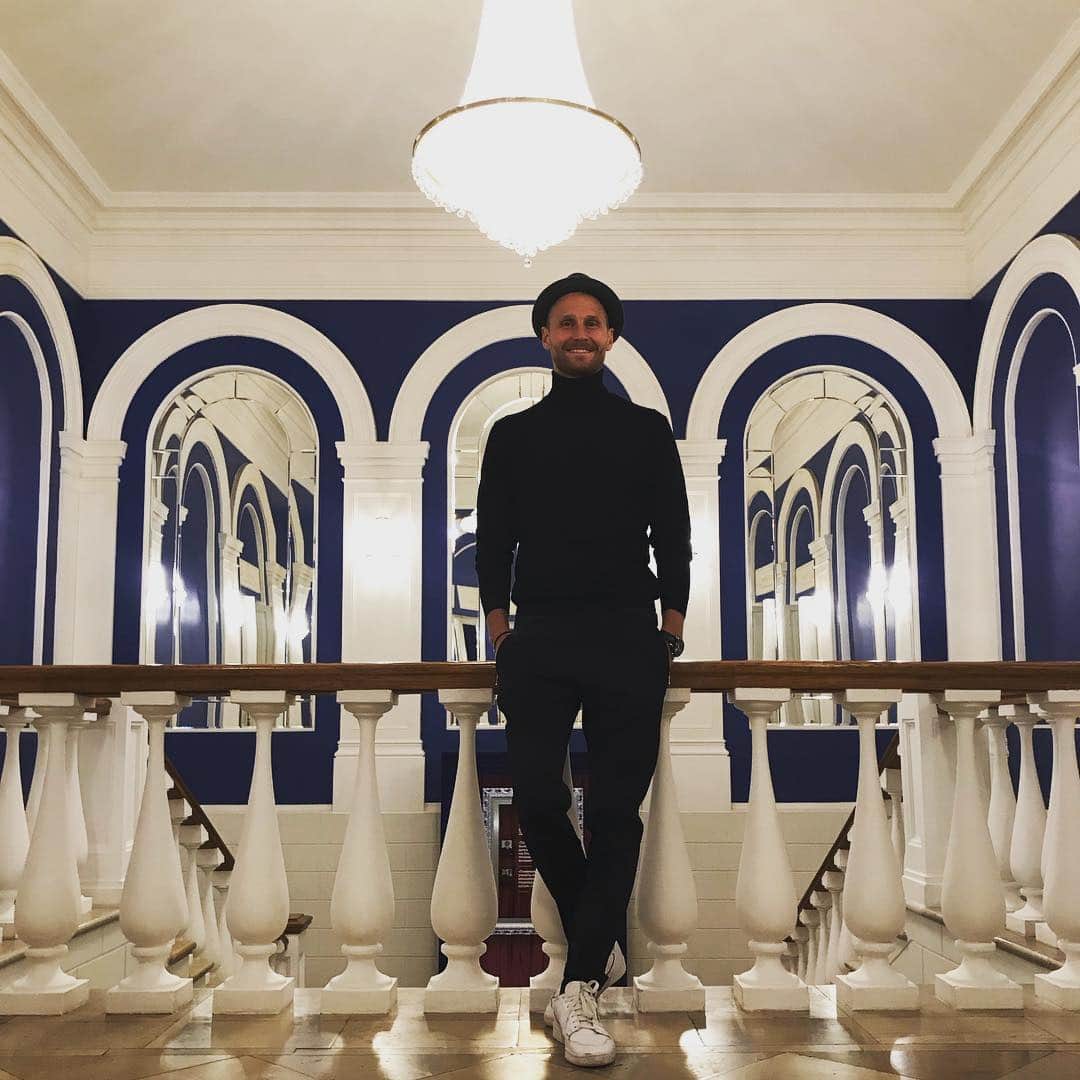 ベネディクト・ヘーヴェデスのインスタグラム：「🎩」
