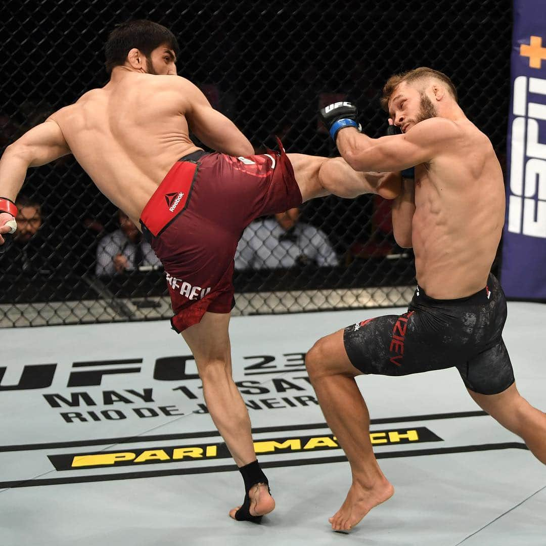 UFCさんのインスタグラム写真 - (UFCInstagram)「@Mustafaev__Magomed earned the third knockout in UFC history stemming from a spinning back kick to the head. Can you name the other two? #UFCStPetersburg」4月22日 2時12分 - ufc