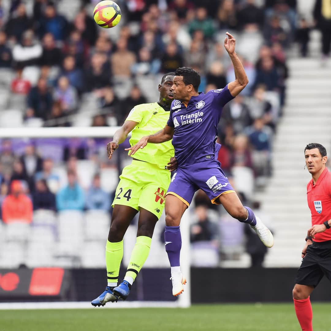 リーグ・アンさんのインスタグラム写真 - (リーグ・アンInstagram)「Le @losclive tenu en échec face au @toulousefc ! 🙅 . @toulousefc 🆚 @losclive (0-0) . #Toulouse #TFC #LOSC #Lille #Ligue1Conforama」4月22日 2時15分 - ligue1ubereats