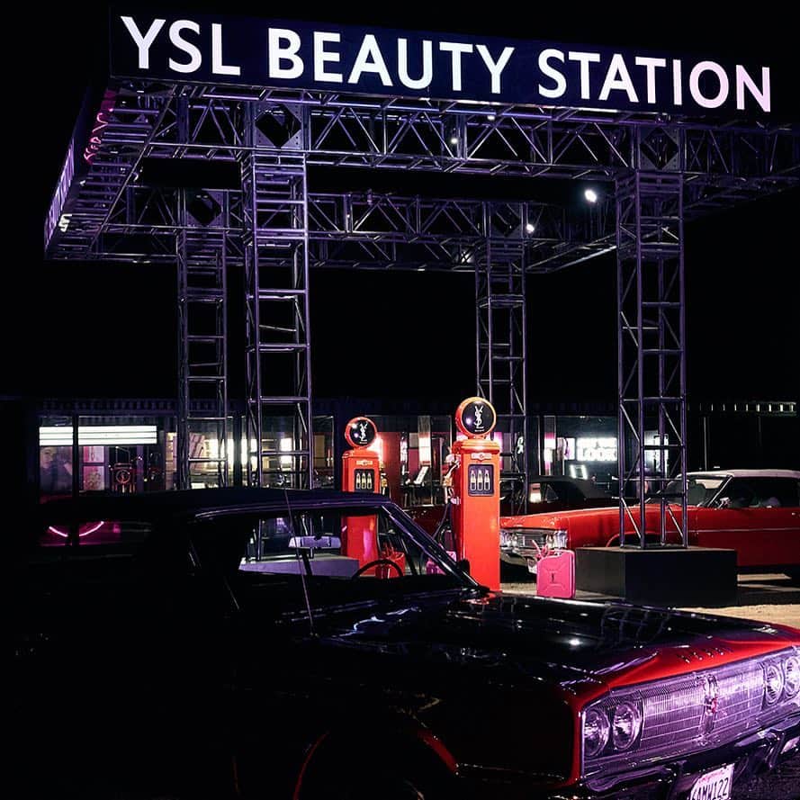 Yves Saint Laurent Beautyさんのインスタグラム写真 - (Yves Saint Laurent BeautyInstagram)「Real beauties can be seen even in the dark. YSL BEAUTY STATION #yslbeauty #yslbeautystation」4月22日 2時21分 - yslbeauty