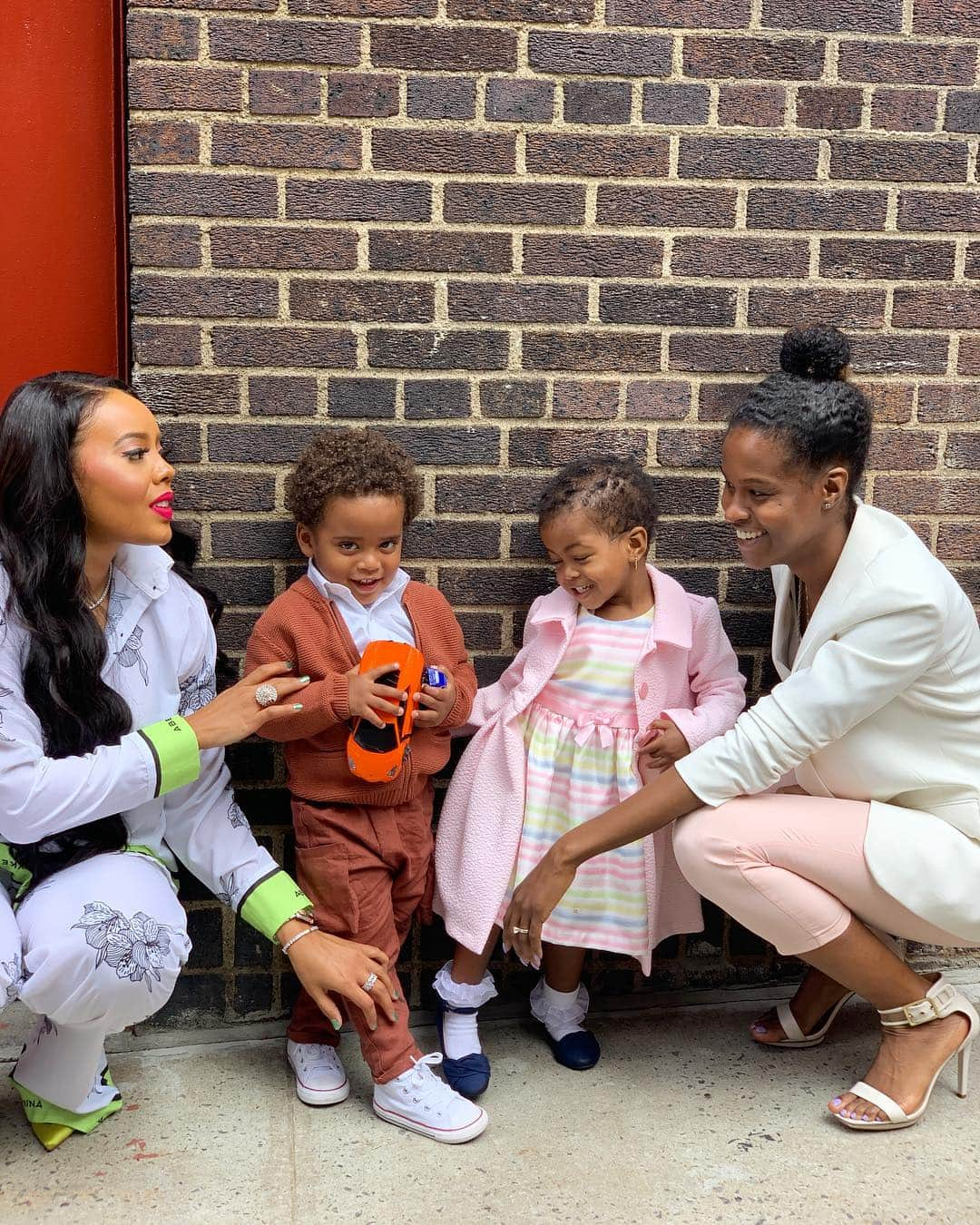 Angela Simmonsさんのインスタグラム写真 - (Angela SimmonsInstagram)「Meet the Mother’s 💗 cousinnnnn Jess Lol @imjessbnreal 🥰」4月22日 2時23分 - angelasimmons