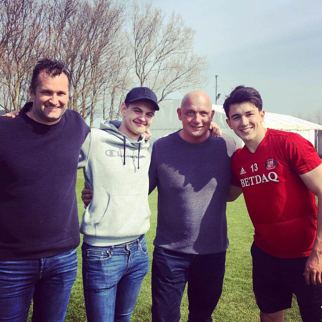 サンダーランドAFCさんのインスタグラム写真 - (サンダーランドAFCInstagram)「🇩🇰 Great to welcome Mathias, Kim and Anders to the Academy of Light all the way from Denmark to see the big win v @drfcofficial . 🍀 They’re always welcome, as Kim has never seen the Lads lose in his 13 visits! . #SAFC #hawaythelads #oneclubyourclub #WearAroundTheWorld」4月22日 2時25分 - sunderlandafcofficial