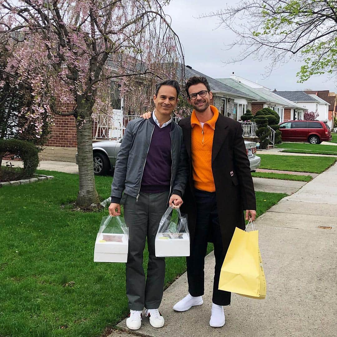 ブラッド・ゴレスキーさんのインスタグラム写真 - (ブラッド・ゴレスキーInstagram)「Happy Easter from Queens! 🐰 @garyjanetti」4月22日 2時30分 - bradgoreski