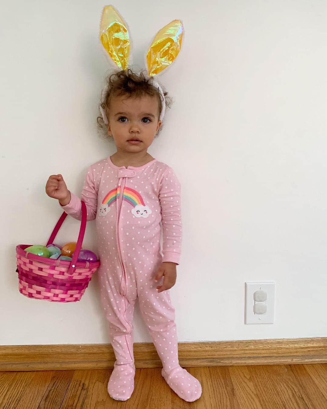 ジェシカ・スタムのインスタグラム：「Happy Easter 🐰🌷」
