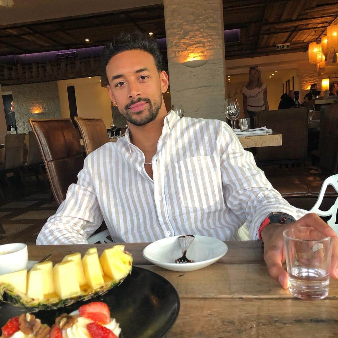 カリム・ベララビのインスタグラム：「sunnysunday」