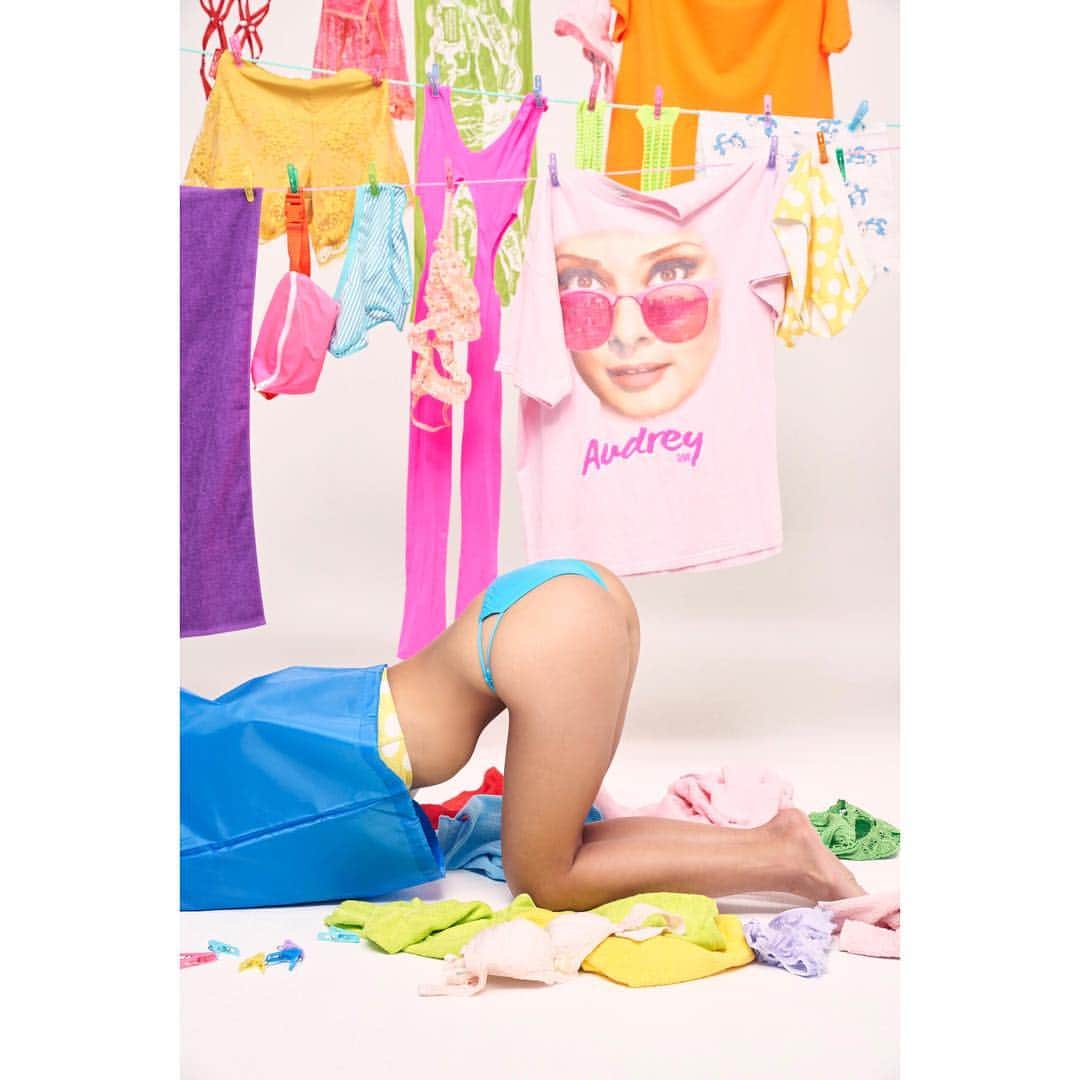 オノツトムさんのインスタグラム写真 - (オノツトムInstagram)「#cyzo 連載 @akane_016t  #洗濯物 #お尻 #サイゾー #遠山茜子 #ツツンデカクシテチラリスル #オノツツム #laundry #color #グラビア #pink #hip #laundrybag」4月22日 3時02分 - tsutomuono