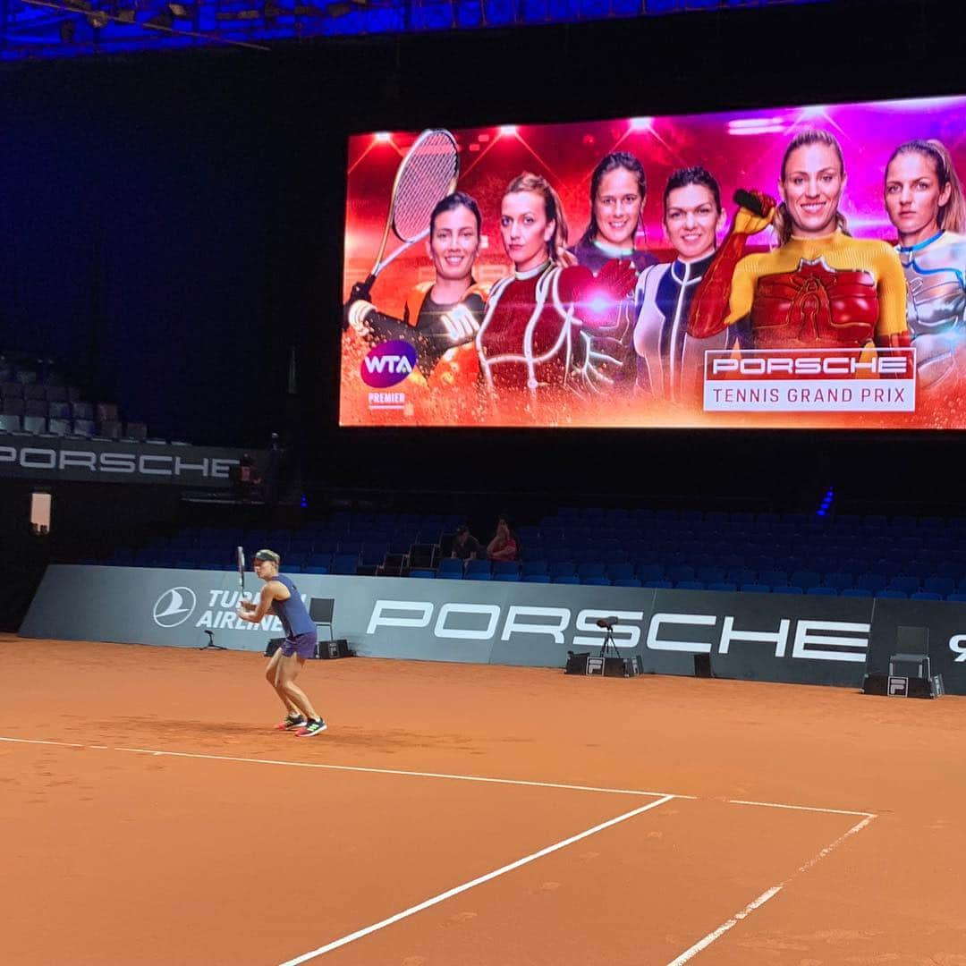 アンジェリーク・ケルバーさんのインスタグラム写真 - (アンジェリーク・ケルバーInstagram)「Back home 🙌🏻 🇩🇪 @porschetennis!! Happy Easter 🐣😘」4月22日 3時17分 - angie.kerber