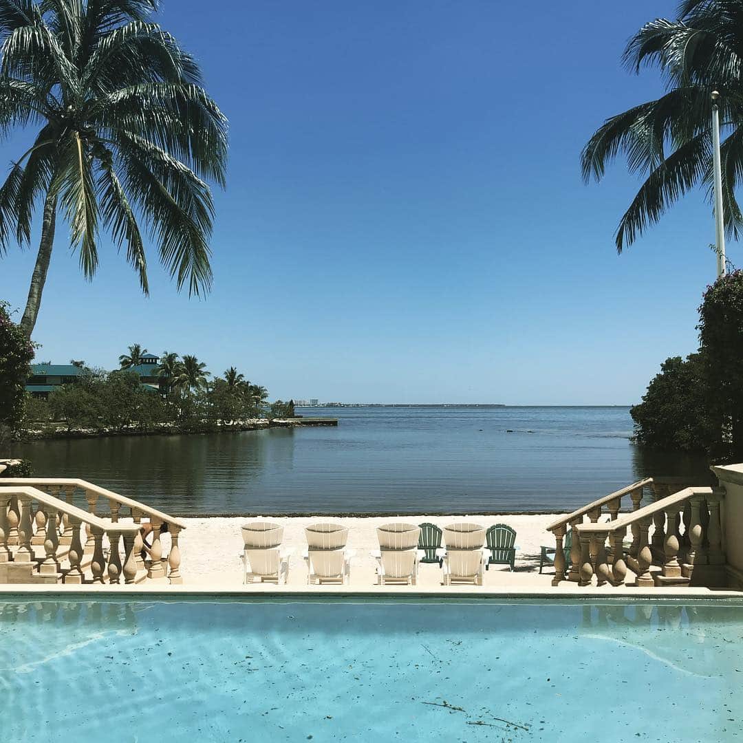 レイ・アレンのインスタグラム：「Happy Easter from Miami! 🌊😎🏖」