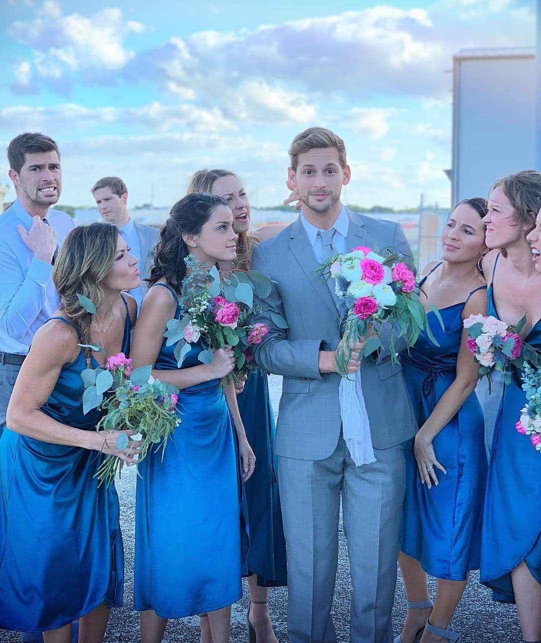 マックス・エマーソンさんのインスタグラム写真 - (マックス・エマーソンInstagram)「Guess who caught the bouquet!  Sorry @lauren.mgreen @alysesimons @jillian.lombardo @brittanypaigeb @madaireb」4月22日 3時13分 - maxisms