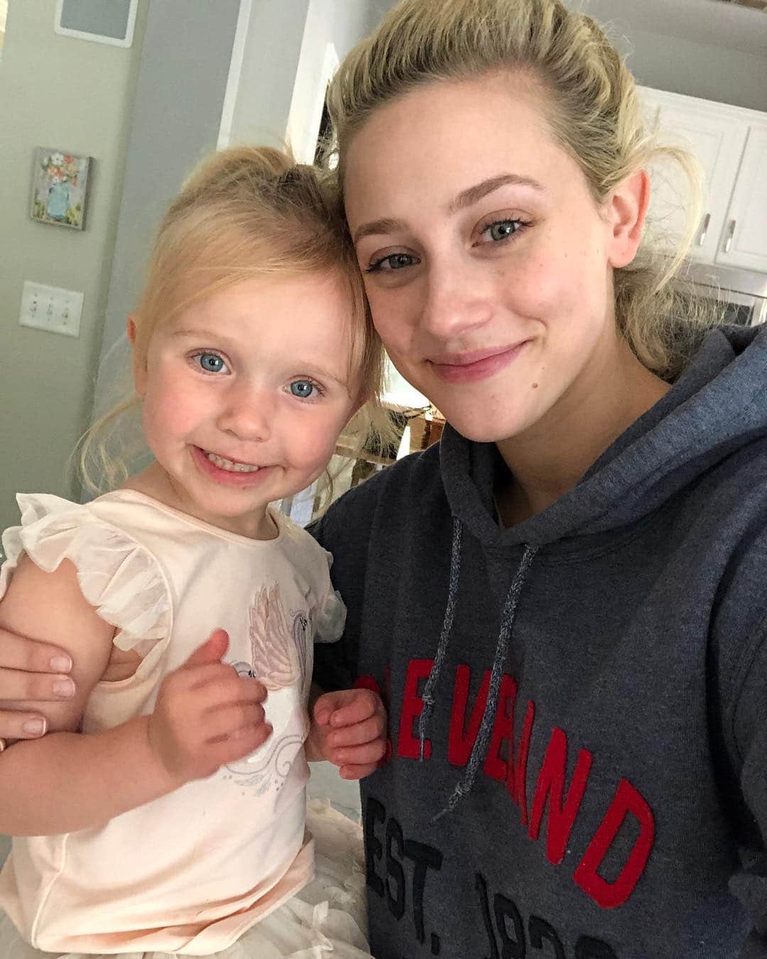 リリ・ラインハルトのインスタグラム：「My Easter angel ❤️😇 god bless 🙏🏻」
