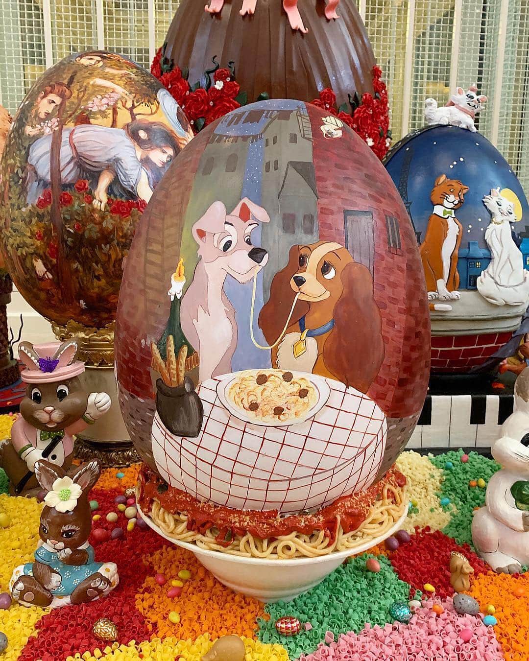 Walt Disney Worldのインスタグラム：「An egg-cellent display at Disney's Grand Floridian Resort! 🐰🥚🎨 #DisneyResort #WaltDisneyWorld (📷: @dreamingofmickey)」