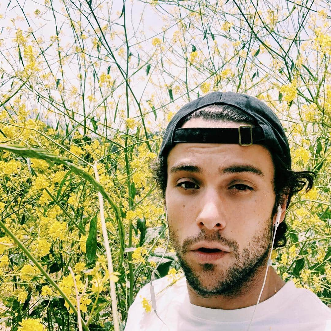 ジャック・ファライーさんのインスタグラム写真 - (ジャック・ファライーInstagram)「Happy Easter, the super bloom is attacking me」4月22日 3時36分 - jackfalahee