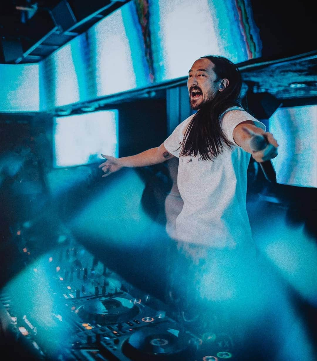 スティーヴ・アオキさんのインスタグラム写真 - (スティーヴ・アオキInstagram)「Singapore!!! Amazing club amazing crowd. Love u!!」4月22日 3時38分 - steveaoki