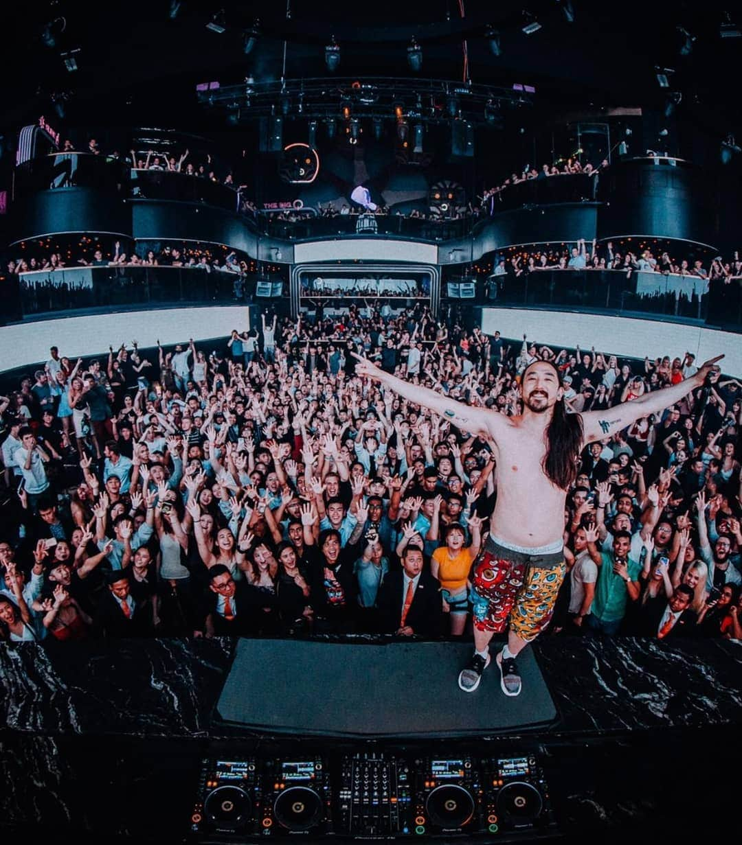 スティーヴ・アオキさんのインスタグラム写真 - (スティーヴ・アオキInstagram)「Singapore!!! Amazing club amazing crowd. Love u!!」4月22日 3時38分 - steveaoki