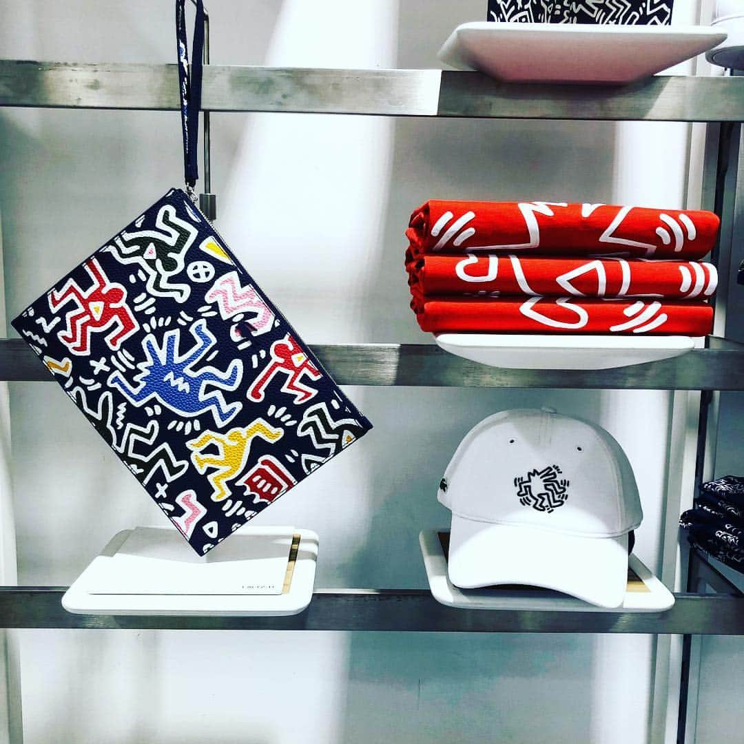 中村巴美さんのインスタグラム写真 - (中村巴美Instagram)「_______LACOSTE×Keith Haring 投稿遅くなりましたが 去年お世話になった @lacoste さんの partyへ行かせて頂きました♪ . with ほのかちゃん ( @nononon159 ) . . Keith Haring @keithxharing とのコラボ商品 めちゃくちゃ可愛いです⤴︎ . LACOSTE🐊のロゴがアートに ペイントされていました🎨 . . . #artlife#art#design #lacostexkeithharing  #ラコステ#キースへリング #渋谷#shibuya#party」4月22日 14時43分 - tmm_238