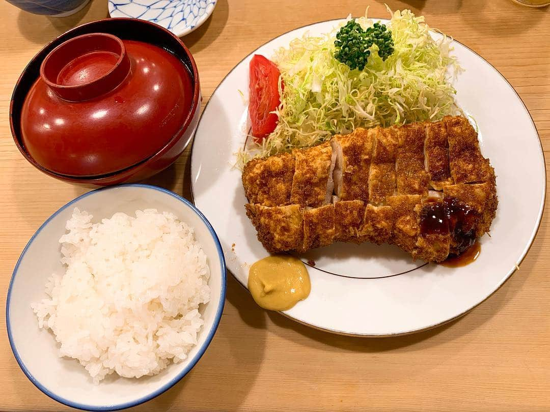 夏江紘実さんのインスタグラム写真 - (夏江紘実Instagram)「・ 目黒にあるとんかつ食べてきた❤️🍚😋ころもさくさく。美味しかった〜！！ ・ ・ ・ #picstagram #photography #ootd #foodstagram #food #instafood #instalike #instagood #instaphoto #とんかつ #とんき」4月22日 13時11分 - kaehiromi