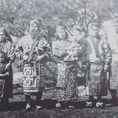 吉野紗香さんのインスタグラム写真 - (吉野紗香Instagram)「2019年4月19日、日本が、アイヌ民族を、法律上初めて「先住民族」と位置づけたアイヌ新法を、参議院本会議で可決され、成立されました。✨------------https://www.asahi.com/sp/articles/ASM4M5H8TM4MIIPE021.html------アイヌ民族に対する虐待と文化を消失させる政策などは、数百年以上前から行われていたそうです。人は、国を見る時、己れを見る時、過去を振り返り学ぶものだと思います。同じ地球市民、同じ土地に、同じ国に住んでいる者同士、良きことは分かち合い、困った時は助け合い、支え合って生きる。✨先住民の皆様の文化から多くを学び、人間、自然界、精神性を持って、共存共栄が出来ることを証明する「アイヌ新法」は、日本から世界へ和合の光として、解き放たれたものだと思います。✨✨今後も輝き続けられるように、皆んなで守って行きましょう。💖#アイヌ #アイヌ民族 #アイヌ新法 #先住民 ＃先住民族 #共存共栄 #地球市民 #過去から学ぶ #和合」4月22日 14時01分 - sayakayoshino_official