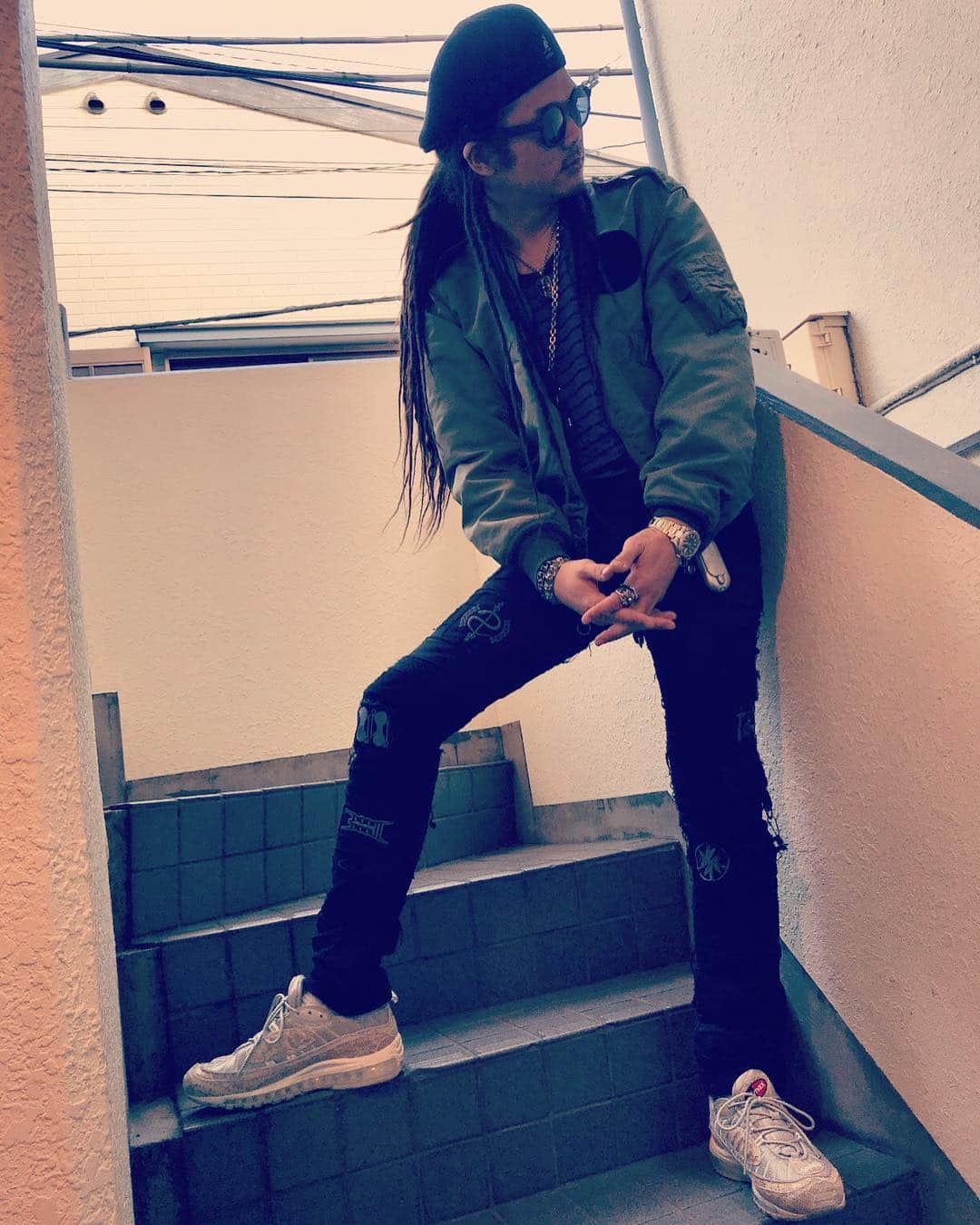 庄村聡泰のインスタグラム：「#ootd  #outfit  #kangol  #yohjiyamamoto  #therealmccoys #l2bjacket  #galaabend  #hiro #kidill  #crustpants  #supreme  #nike #airmax98  #chromehearts」