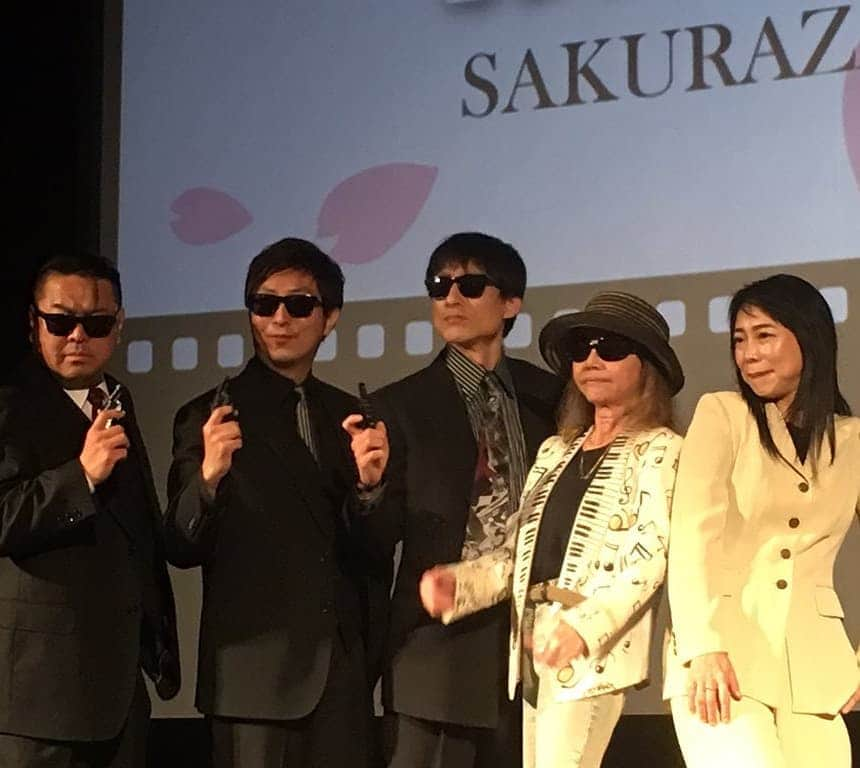 なだぎ武さんのインスタグラム写真 - (なだぎ武Instagram)「沖縄国際映画祭『あぶない刑事』上映後、木の実ナナさんが特別ゲストで来て下さった。嬉しかった。。私の初の大きなお芝居、初のミュージカル経験で共演させてもらって、むちゃくちゃお世話になった方。右も左も分からない私を気にとめてくれて、常に優しくフォローしてくれた恩人。人間的にも尊敬出来る素晴らしいエンターティナーです。久しぶりのナナさん、相変わらず素敵でお茶目でした😄お会い出来て感動てした。  #沖縄国際映画祭  #あぶない刑事  #木の実ナナさん」4月22日 13時40分 - nadagigigi