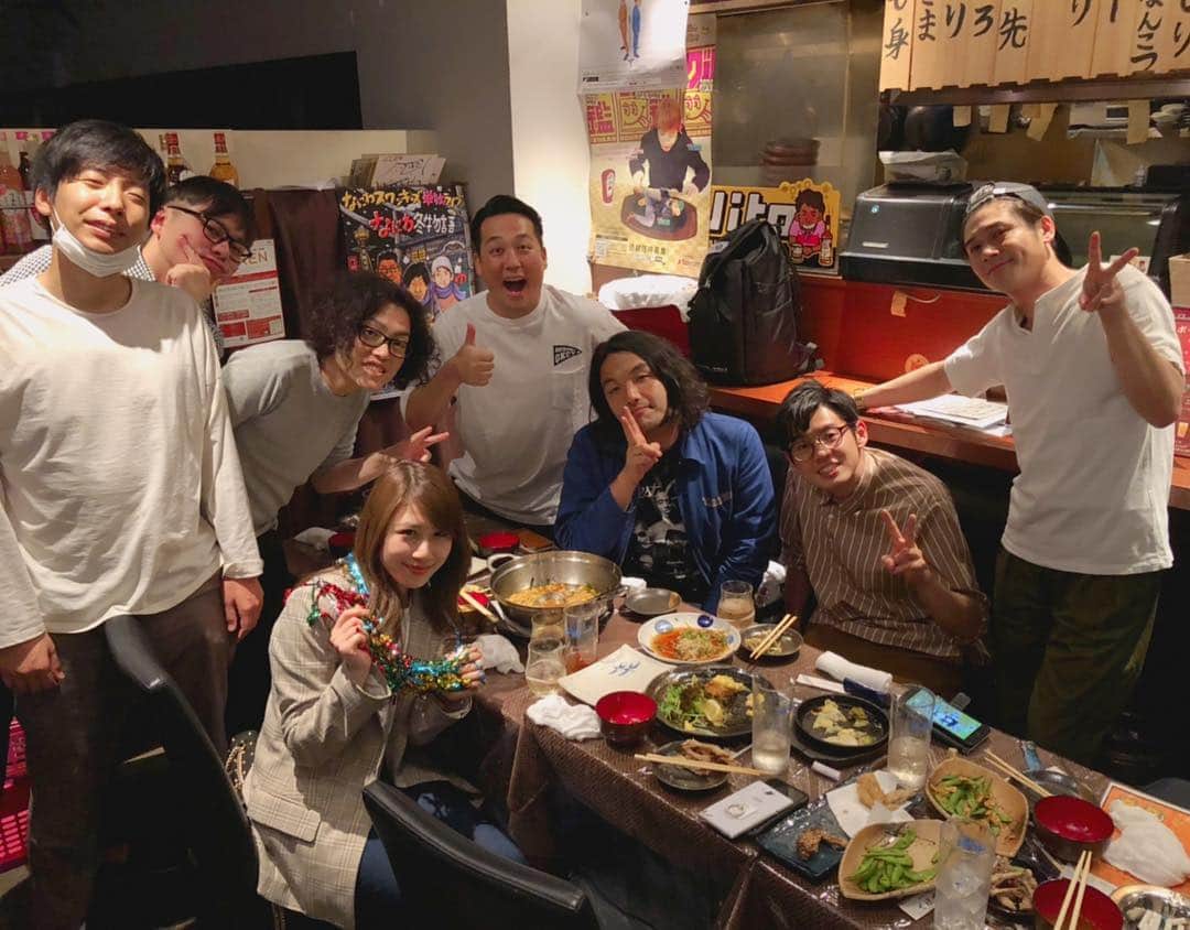 DJ みぃのインスタグラム：「この4月でありがたいことにらじこー6年目です。最初は1年続けばいい方だと言われ続けての6年目。嬉しいの一言です😢こうやって続けてこられたのもらじこーを楽しんでくださってる皆さん、飽きない毎日を届けてくれる芸人の皆さん、そんな皆を支えてくれているスタッフさんのおかげです😢✨これからも変わらぬらじこー愛を宜しくお願いします！🙇‍♀️🎶 #らじこー #見取り図 #学天即 #藤崎マーケット #トット #天竺鼠 #かまいたち #nmb48 #みぃ #6年目も宜しくお願いします #リリーさんは別件で欠席でしたがある形でいます #さてどこでしょう」