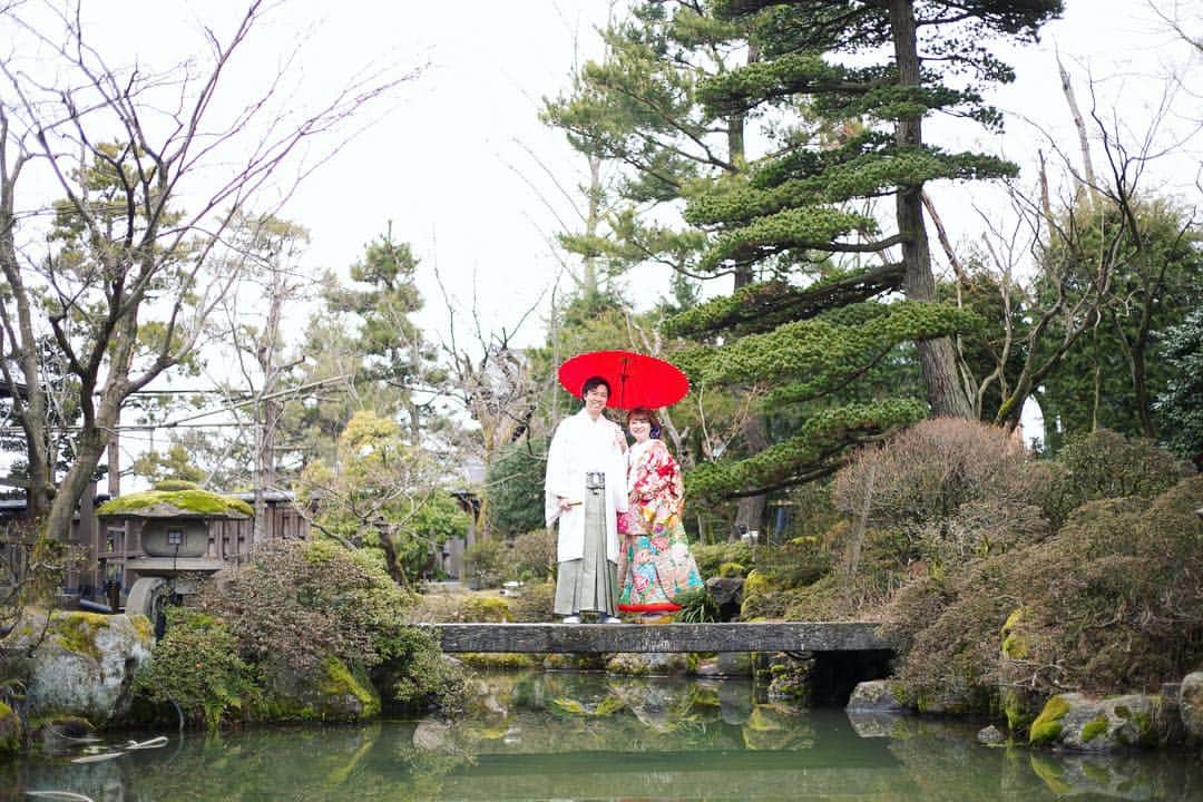 小林樓《新潟県見附市：結婚式場》のインスタグラム：「ザ・ガーデンプレイス小林樓  4/27(土)&5/6(祝・月) GW2日間限定♡【フルコース料理試食】&衣装試着付きフェア開催！  ご好評につき、4/27(土)は枠を増やしてご案内♪  10:30〜 ２組様  12:00〜 １組様  のご案内となりました。  5/6(祝月)も、ご予約承っております。  新料理のフルコース試食、是非体験してください❤︎ HPより、お早めにご予約ください(^^)/#小林樓#結婚式#wedding#ウェディング#和モダン#結婚式レポ#大人女子#大人可愛い#大人婚#可愛い#日本庭園#JapaneseGarden#和婚#白無垢#色打掛#新潟県#新潟#見附市#見附#中越#和婚をもっと盛り上げたい#新潟プレ花嫁#新潟卒花嫁#新潟花嫁#新潟プレ花嫁#プレ花嫁#卒花嫁#marry花嫁#小林楼#新潟花嫁#思わず写真を撮りたくなる結婚式」