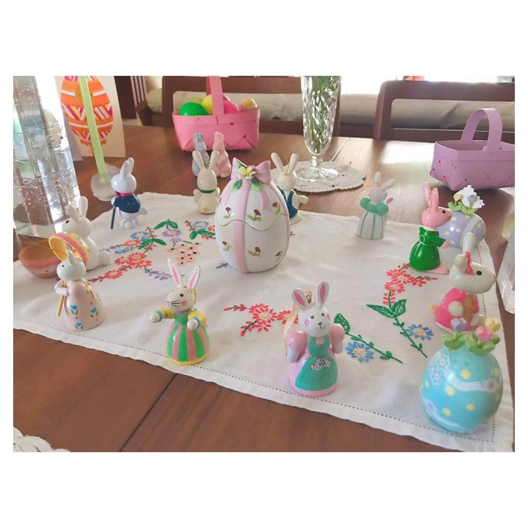 荒川れん子さんのインスタグラム写真 - (荒川れん子Instagram)「Happy Easter!🐣 季節を楽しむ憧れの方のお宅。お邪魔する度に、私も丁寧に暮らしたい…と刺激を受けます✨ . . #hawaii #oahu #aloha #lovehawaii #luckywelivehawaii #hawaiilife #easter #lunch #season #travel #trip #bunny #lifeisajourney #hawaiistagram #instahawaii #ハワイ #オアフ #ハワイ生活 #ハワイ暮らし #ハワイ在住 #ハワイライフ #旅 #ハワイ好き #ハワイ旅行 #日々の暮らし #丁寧な暮らし #憧れの人 #季節を楽しむ #イースター #うさぎ」4月22日 13時49分 - renren_hawaii