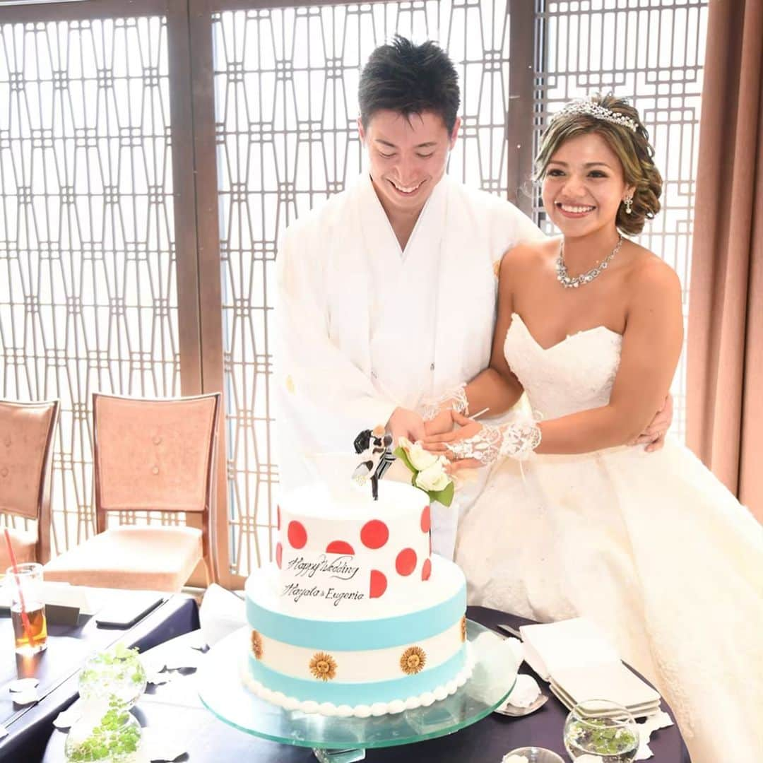 東京タワーの麓の結婚式さんのインスタグラム写真 - (東京タワーの麓の結婚式Instagram)「🗼 日本🇯🇵とアルゼンチン🇦🇷の国旗を イメージしたウェディングケーキ🎂✨ 国際結婚のおふたりにぴったりですね🤵👰💕 . 末永くお幸せに…♡ 詳細は➡︎(@theplaceoftokyo)まで♡ . #theplaceoftokyo #ザプレイスオブトウキョウ #プレイスオブトウキョウ #東京タワー #東京タワー🗼 #東京タワーで結婚式 #東京タワーが好き #インスタジェニック婚 #tokyotower #wedding #ウェディング #プレ花嫁 #卒花嫁 #2019年春婚 #2019夏婚 #2019秋婚 #2019冬婚 #結婚式準備 #結婚式場探し #式場探し #東京花嫁 #関東プレ花嫁 #日本中のプレ花嫁さんと繋がりたい #ウェディングケーキ #ウェディングケーキデザイン #ケーキデザイン #🇦🇷」4月22日 13時59分 - theplaceoftokyo