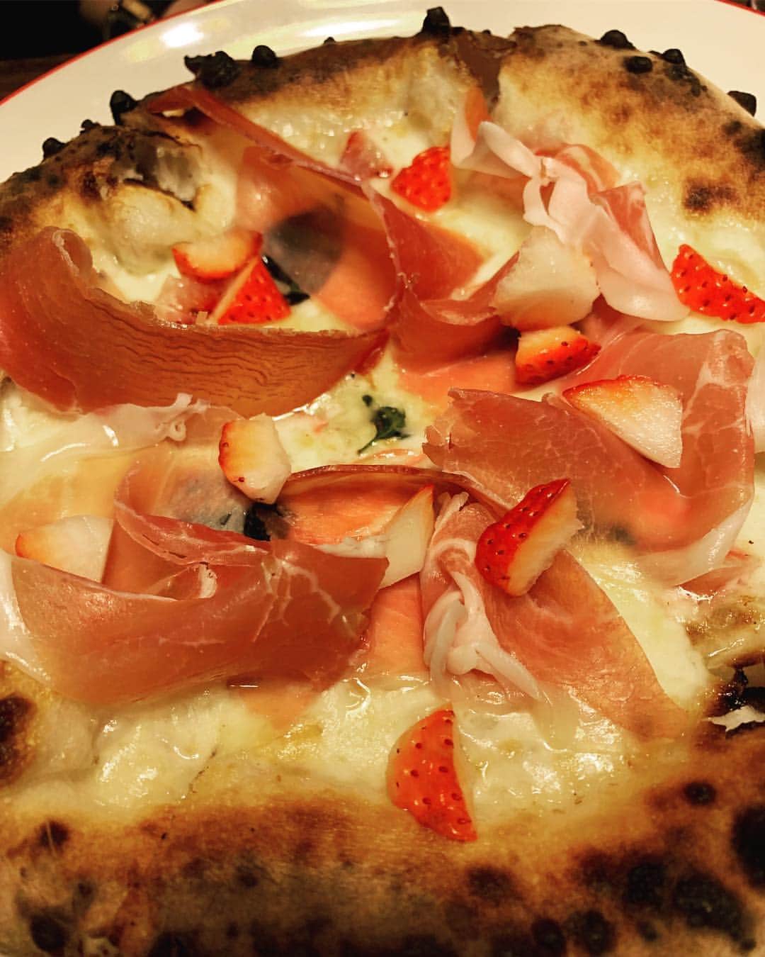 七瀬りりこさんのインスタグラム写真 - (七瀬りりこInstagram)「良いお店みっけ🇮🇹 #イタリアン #ワイン #pizza #お肉」4月22日 14時10分 - ririkonanase