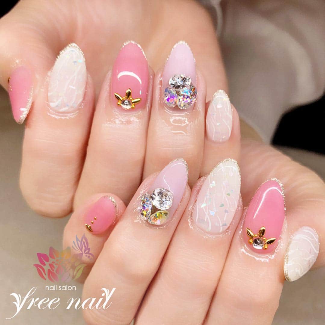free nail フリーネイルのインスタグラム：「. お客様ネイル💅🏻🌷✨ . ラメフレンチネイル💗✨ . Perfect Beauty Nails💅🏻💗✨ . ご来店ありがとうございました🙇🏻‍♀️🙇🏻‍♀️🙇🏻‍♀️💗 . #ネイル #フリーネイル #ネイルアート #ジェルネイル #ネイルサロン #大阪ネイルサロン #ネイルデザイン #ネイルチェンジ #フレンチネイル #ラメフレンチ #ビジューネイル #vカットストーン #ピンクネイル #乳白色ネイル #デザインネイル #シンプルネイル #トレンドネイル #エレガントネイル #春ネイル #スプリングネイル #美甲 #日式美甲 #springnails #nailsart #nailsalon #nailsdid #newnails #newnail #freenail」