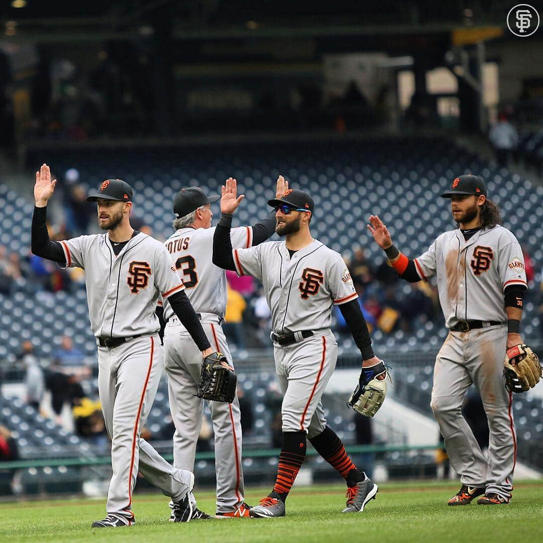 サンフランシスコ・ジャイアンツさんのインスタグラム写真 - (サンフランシスコ・ジャイアンツInstagram)「Getaway day W 🙋‍♂️ #SFGiants」4月22日 5時50分 - sfgiants