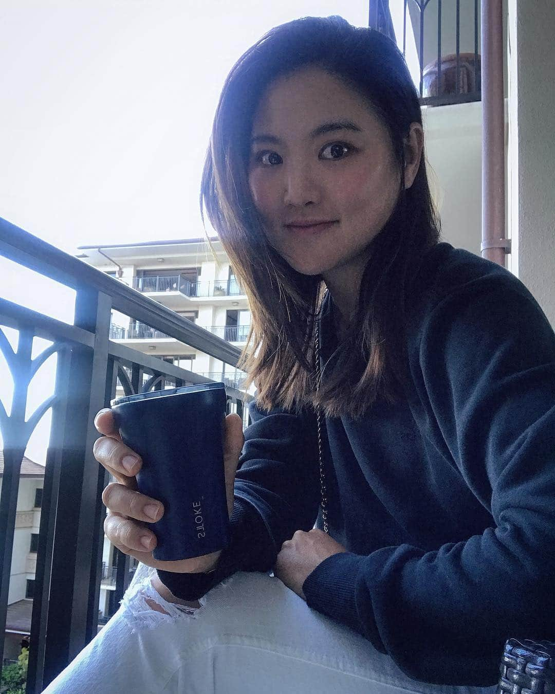 ユ・ソヨンさんのインスタグラム写真 - (ユ・ソヨンInstagram)「Thank you @adamollie for this awesome gift:) I'm loving my reusable sttoke cup in the new colour #magneticblue 💕 I love the feel and style of this cup but also that it will help sustain our environment 🌏 @sttokeofficial #sttoke #sttokemoment」4月22日 6時02分 - 1soyeonryu