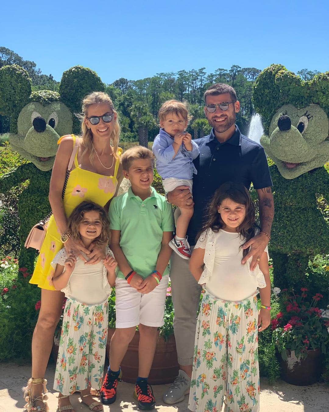 アントニオ・ノチェリーノのインスタグラム：「Happy Easter 🐇🐣🐰」