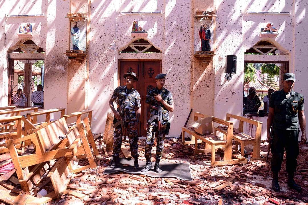 NBC Newsさんのインスタグラム写真 - (NBC NewsInstagram)「Sri Lankan soldiers at St. Sebastian's Church at Katuwapitiya in Negombo, #SriLanka, following a bomb blast during the Easter service. A series of eight devastating bomb blasts ripped through hotels and churches in Sri Lanka on Sunday, killing at least 207 people, including dozens of foreigners. Click the link in our bio to read more. . 📷 @afpphoto」4月22日 5時55分 - nbcnews