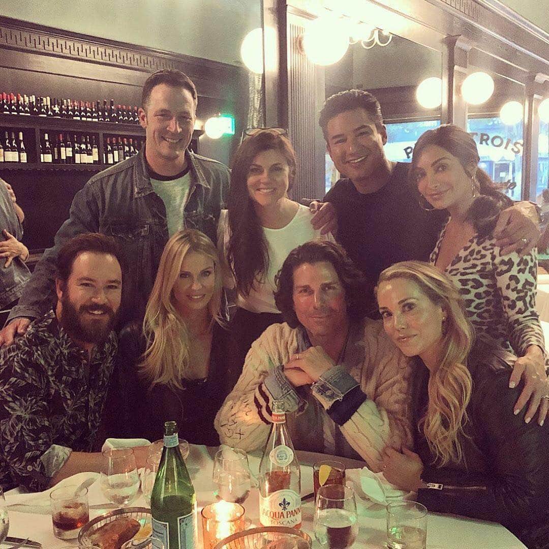 E! Onlineさんのインスタグラム写真 - (E! OnlineInstagram)「We’ve been saved by this #SavedbytheBell reunion. 🔔 See what the cast has been up to 30 years since the show aired at the link in our bio. (📷: @mariolopez)」4月22日 6時05分 - enews
