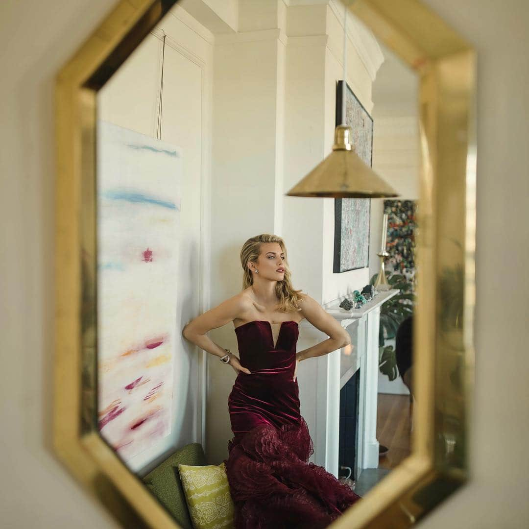 アナリン・マッコードさんのインスタグラム写真 - (アナリン・マッコードInstagram)「What’s the 💃🏼 thinking? #captionit」4月22日 6時09分 - theannalynnemccord