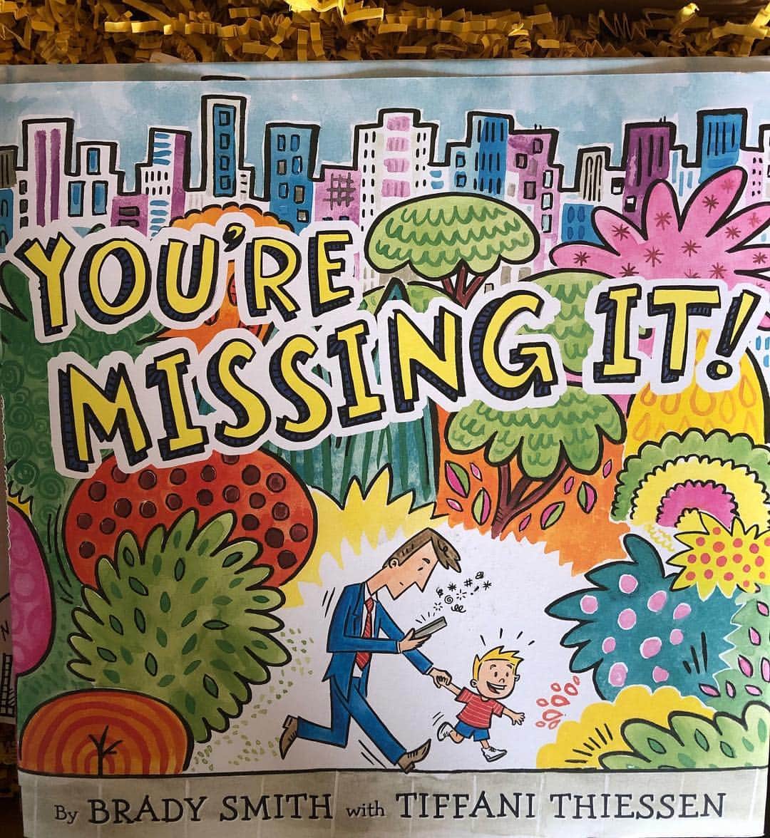 マーシャ・トマソンのインスタグラム：「What a lovely surprise from @tiffanithiessen and @bradysmithhere. Thank you both so much for this precious gift! Congratulations! We love your book and it’s important reminder!❤️ #youremissingit #youremissingitbook #literature #kidslit #books #art #love #family」