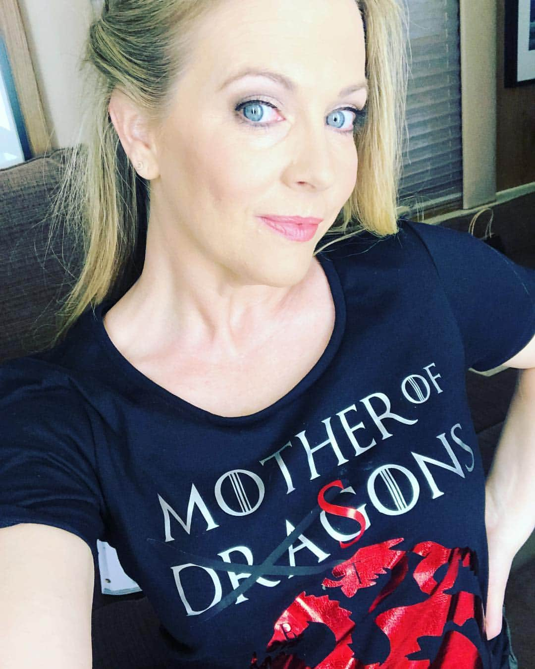 メリッサ・ジョーン・ハートさんのインスタグラム写真 - (メリッサ・ジョーン・ハートInstagram)「I expect a lot of action tonight.... #MotherofDragons Who will we say goodbye to tonight? #GOT」4月22日 6時33分 - melissajoanhart