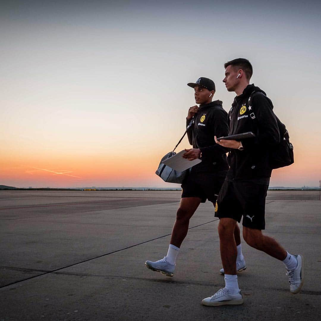 ボルシア・ドルトムントさんのインスタグラム写真 - (ボルシア・ドルトムントInstagram)「☀️ ... when we arrived in Dortmund. 😍 #borussiadortmund #dortmund #bvb #bundesliga #scfbvb #sunset #sun #spring」4月22日 6時35分 - bvb09