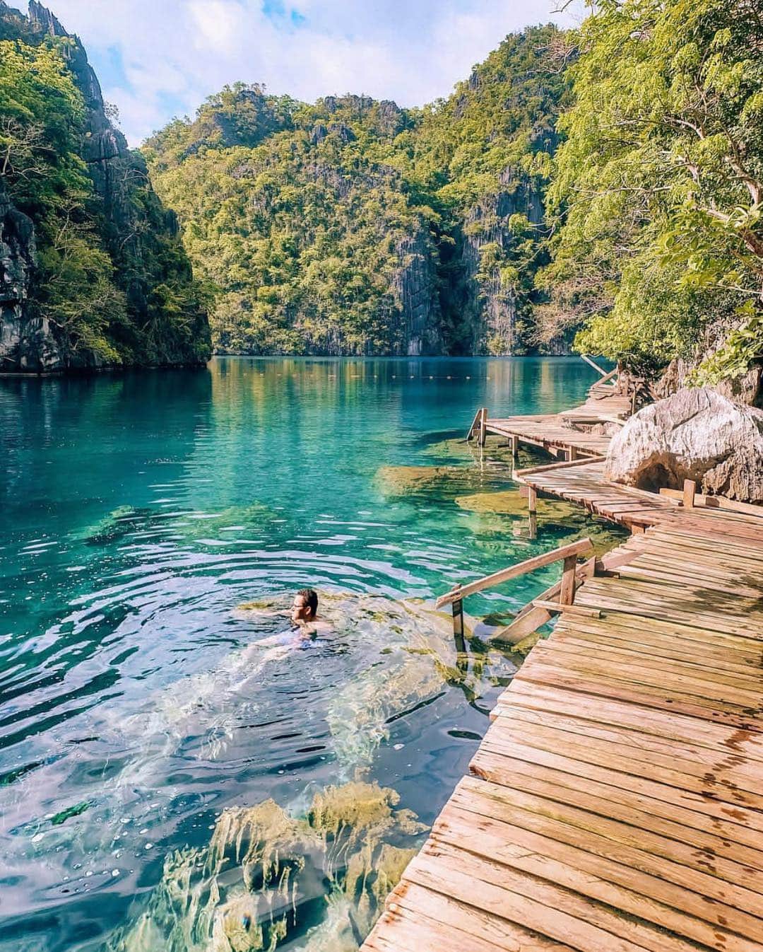Wonderful Placesさんのインスタグラム写真 - (Wonderful PlacesInstagram)「Coron - Philippines ✨💚💚💚✨ Picture by ✨✨@timothysykes✨✨ go follow this self-made millionaire who travels the world while teaching others how to become  millionaires too!」4月22日 6時52分 - wonderful_places