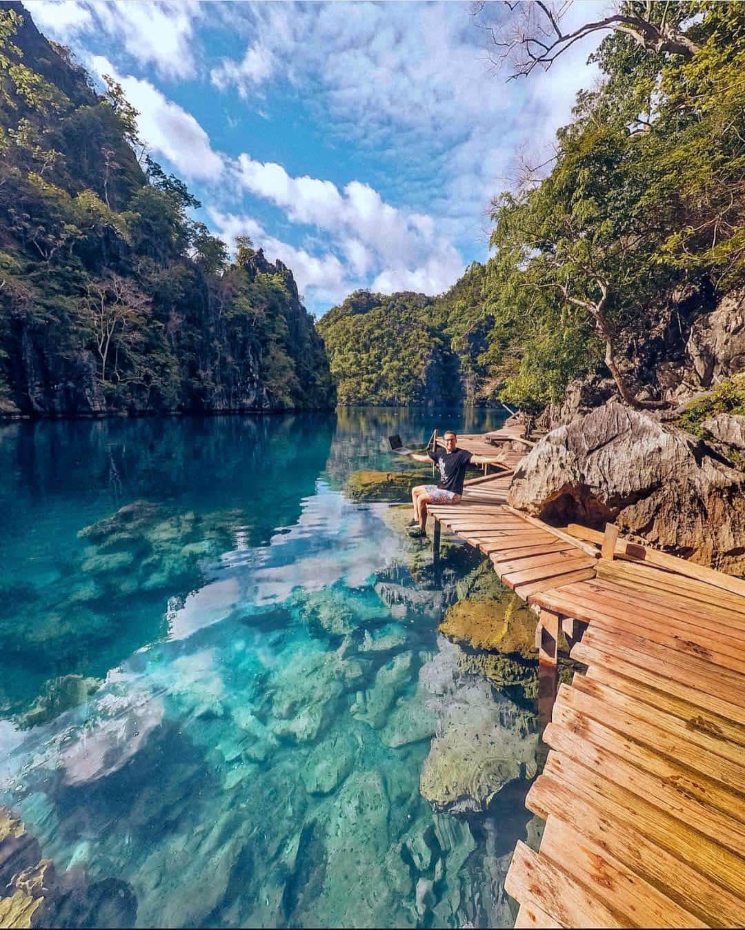 Wonderful Placesさんのインスタグラム写真 - (Wonderful PlacesInstagram)「Coron - Philippines ✨💚💚💚✨ Picture by ✨✨@timothysykes✨✨ go follow this self-made millionaire who travels the world while teaching others how to become  millionaires too!」4月22日 6時52分 - wonderful_places
